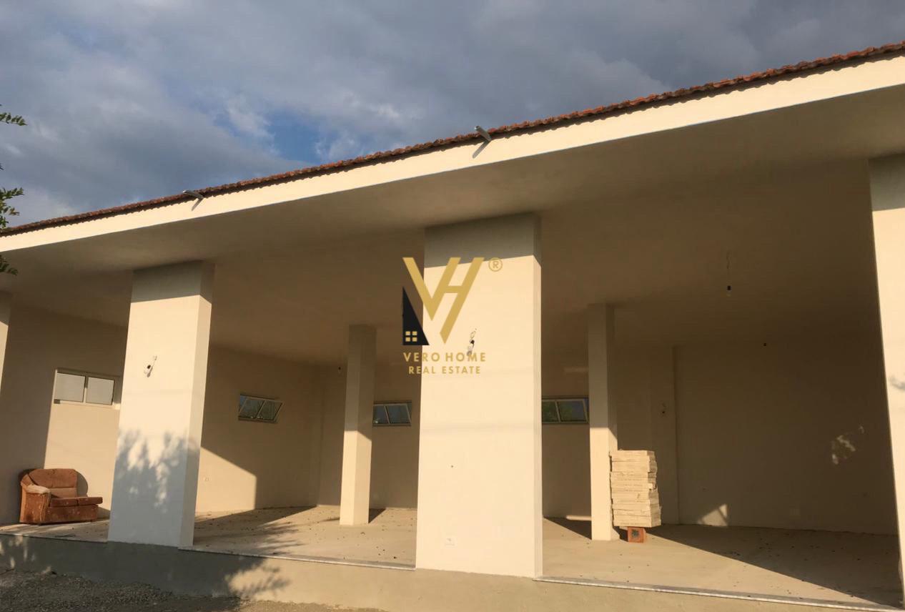 MAGAZINE 400 M2 ME QERA NE DOMJE 500 EURO