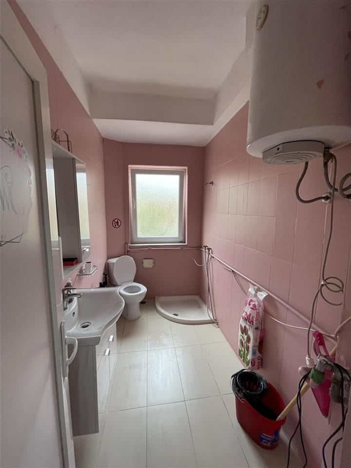 Ambient me Qera per Zyra te Rruga e Kavajes