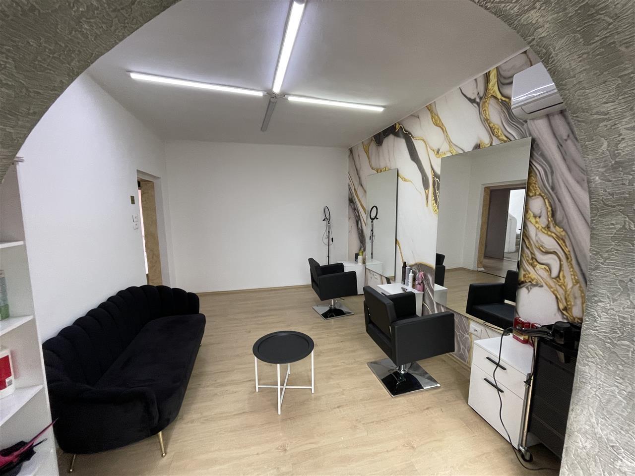 Ambient me Qera per Zyra te Rruga e Kavajes