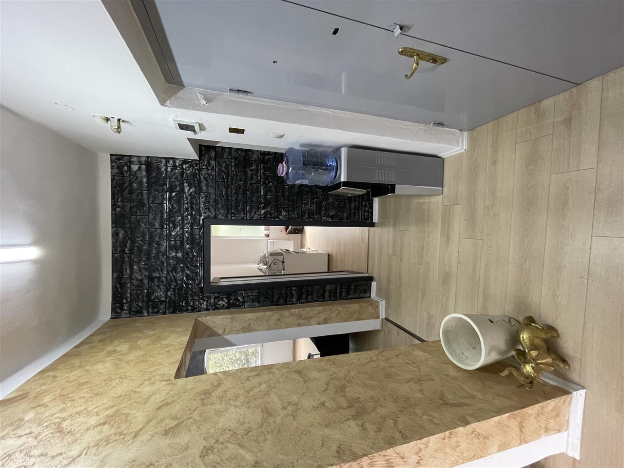 Ambient me Qera per Zyra te Rruga e Kavajes