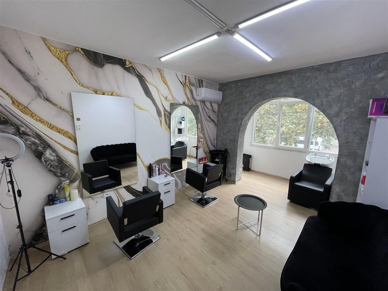 Ambient me Qera per Zyra te Rruga e Kavajes