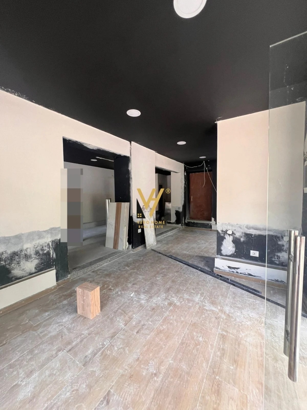 SHITET DYQAN 80M2 TEK 21 DHJETORI 750.000 EURO