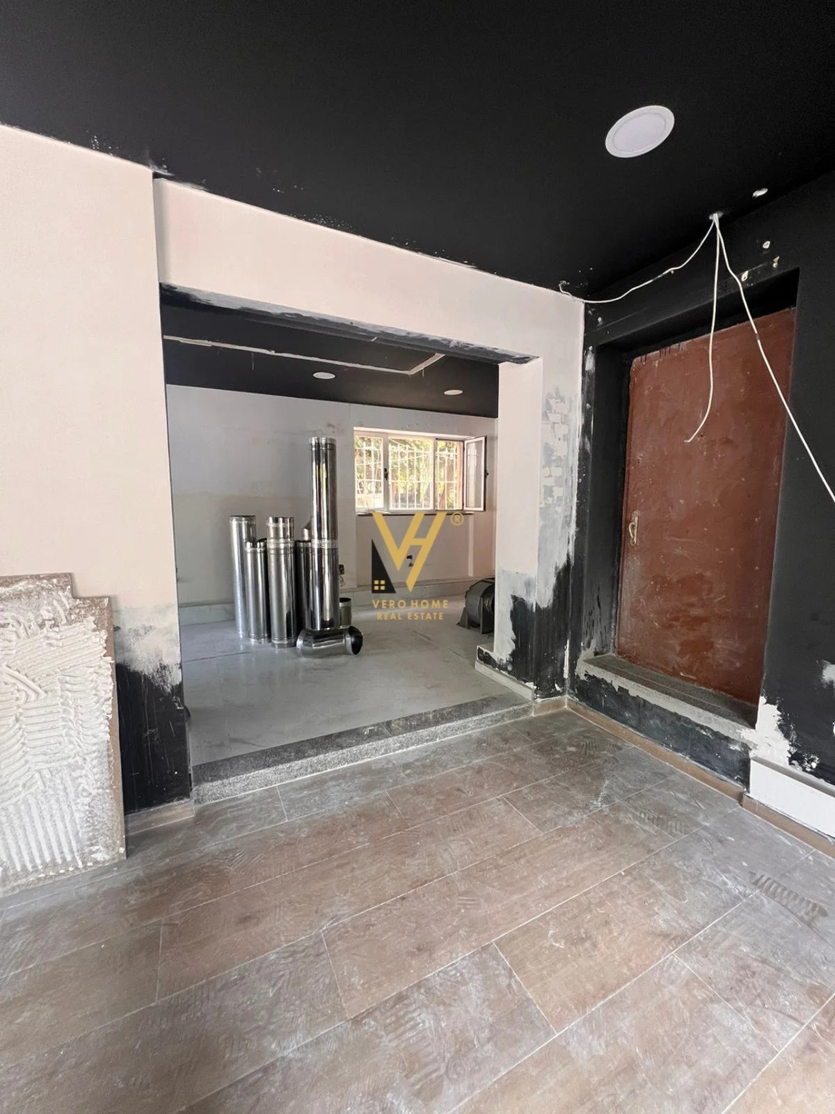 SHITET DYQAN 80M2 TEK 21 DHJETORI 750.000 EURO