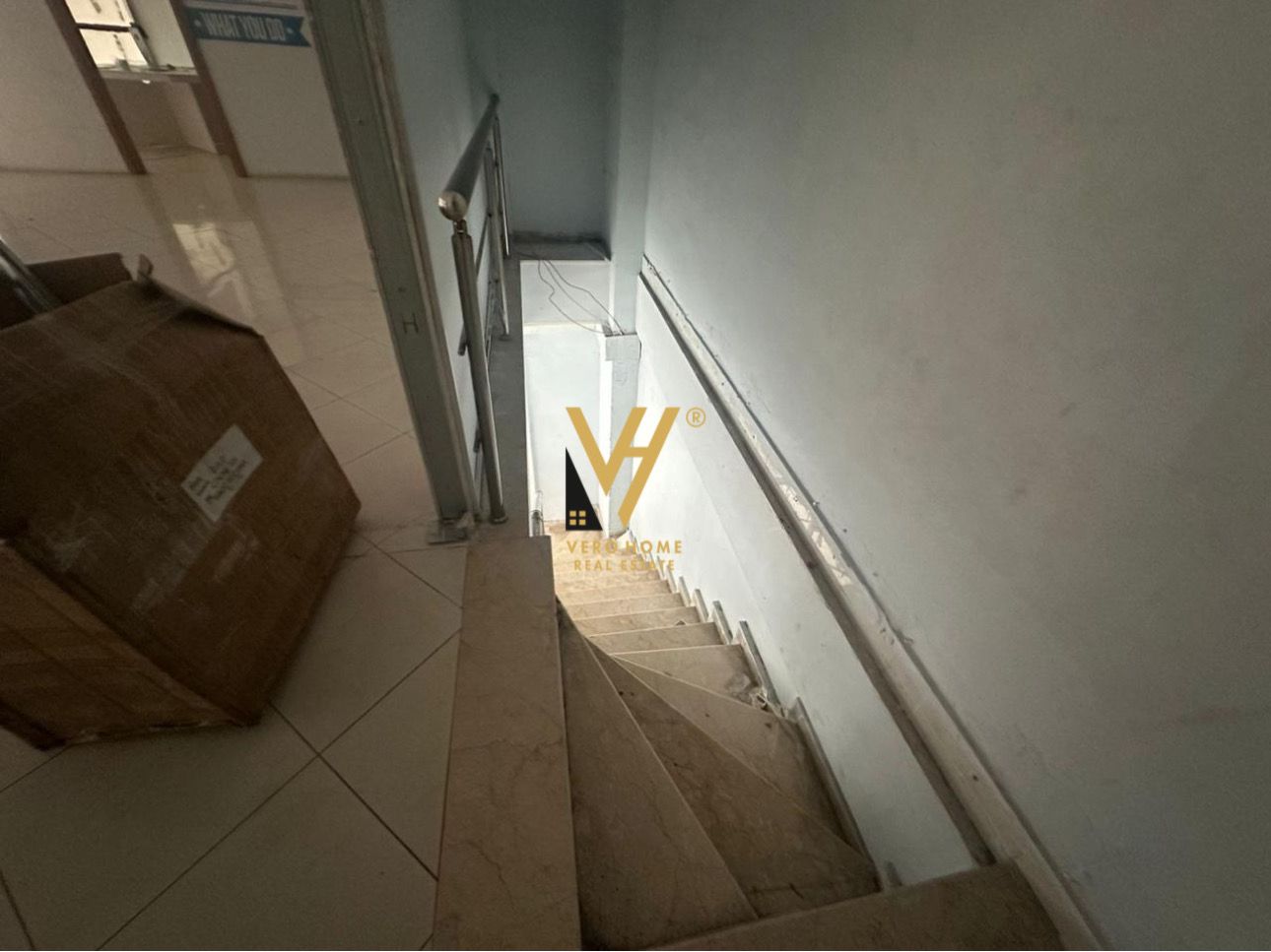 AMBIENT TE RRUGA DRITAN HOXHA 2.300 EURO