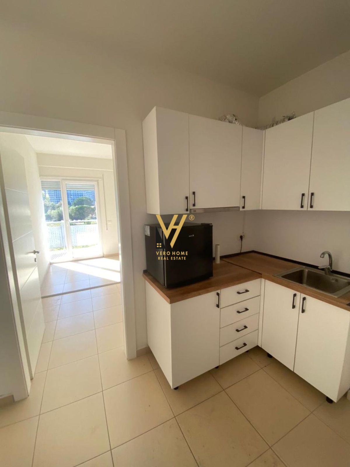 ZYRE 100 M2 ME QERA TE RR E KOSOVAREVE 1.000EURO