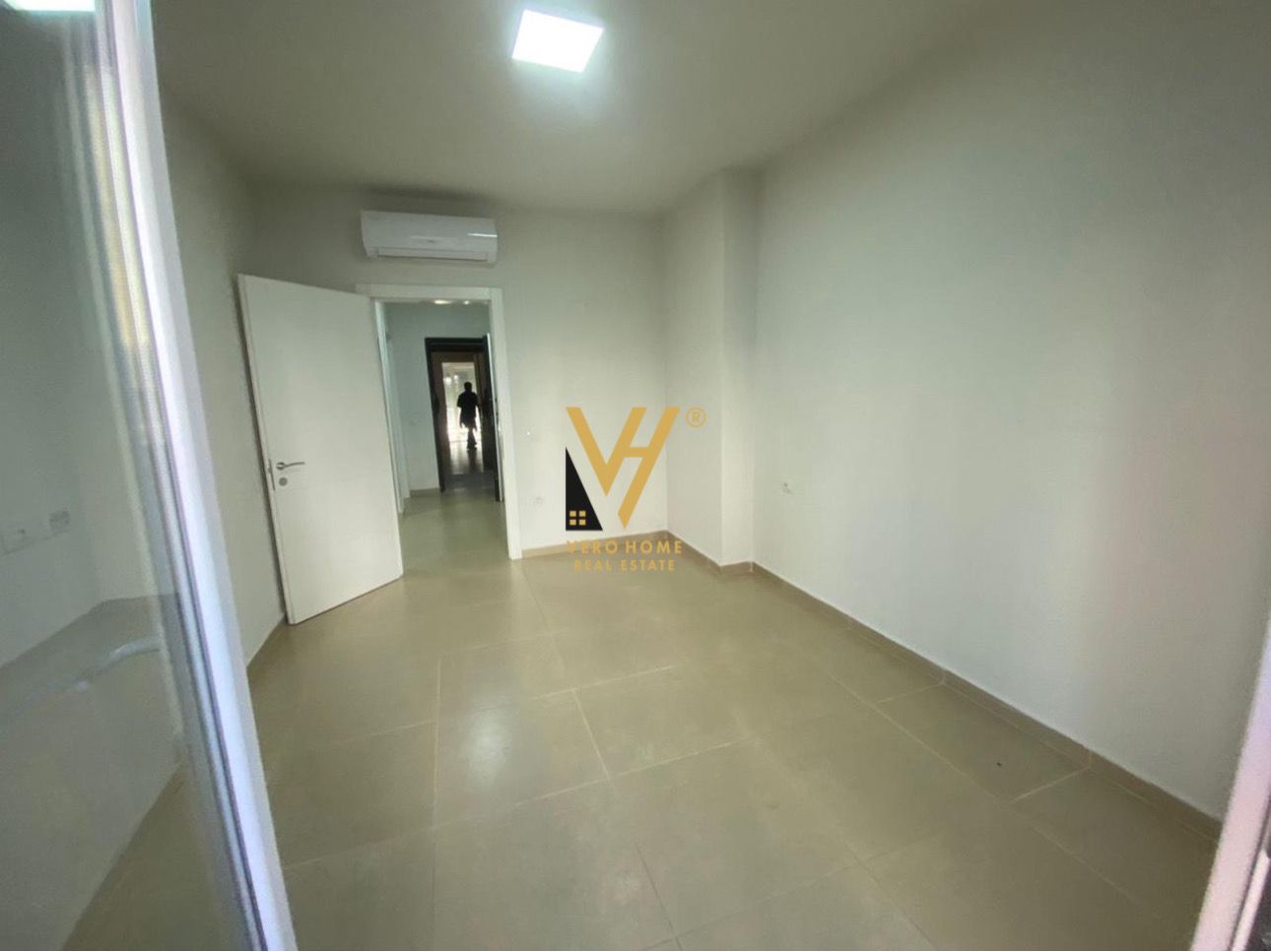 ZYRE 70 M2ME QERA TE RRUGA E KOSOVAREVE 800 EURO