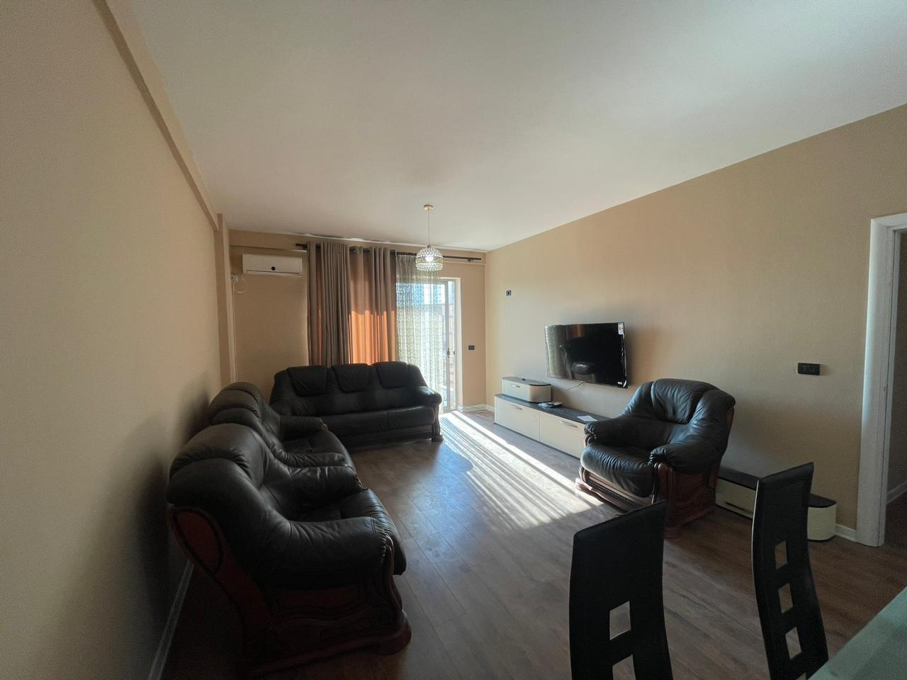 Jepet me qira apartament 2+1 në Astir