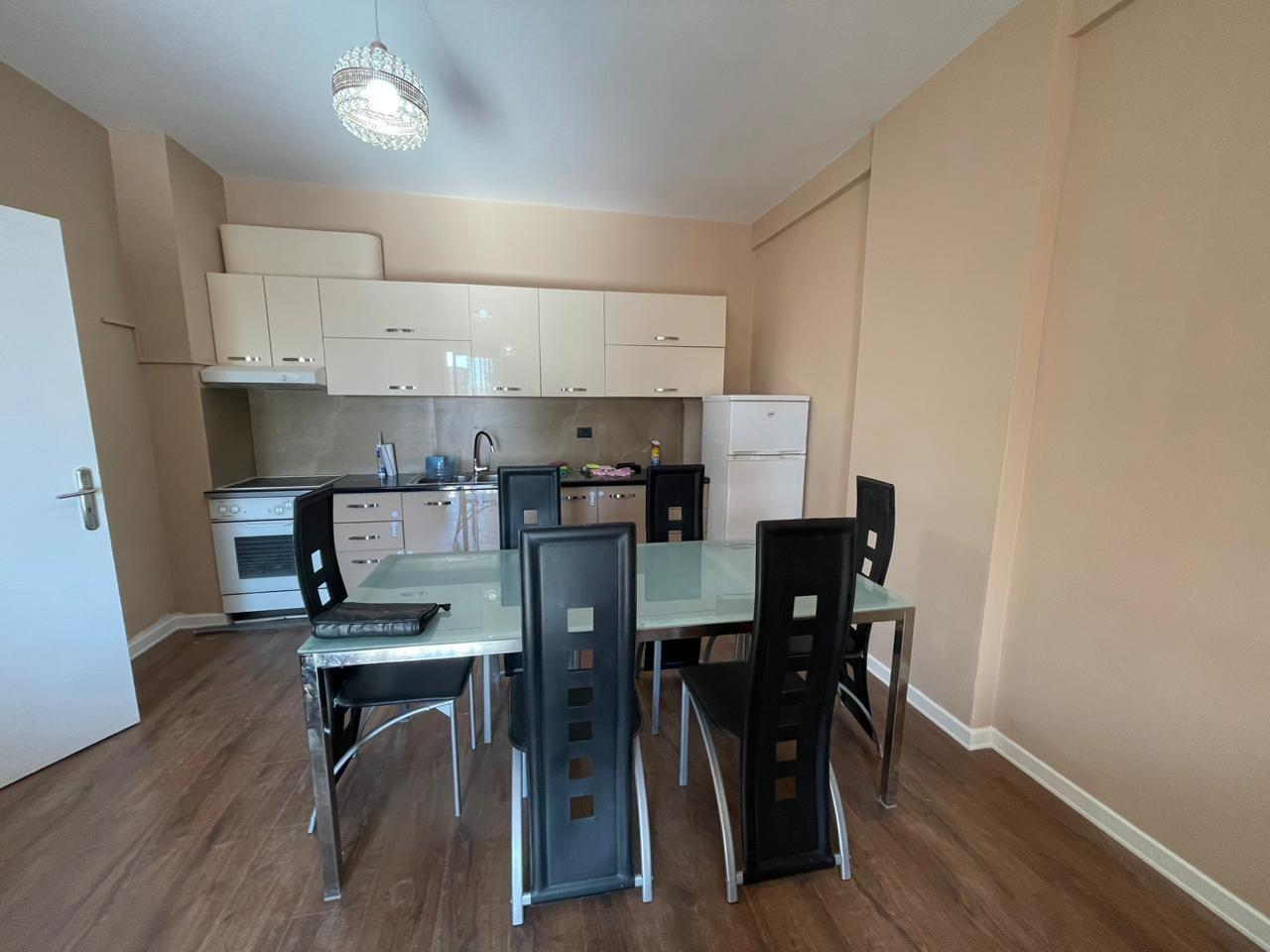 Jepet me qira apartament 2+1 në Astir