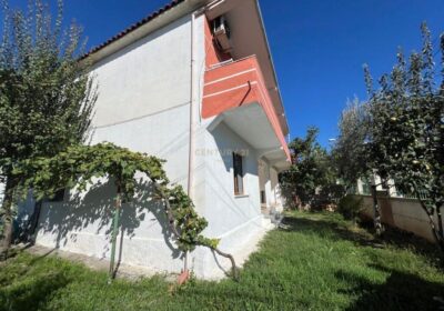 Vilë 2- kateshe për Shitje në Laprakë, Tiranë