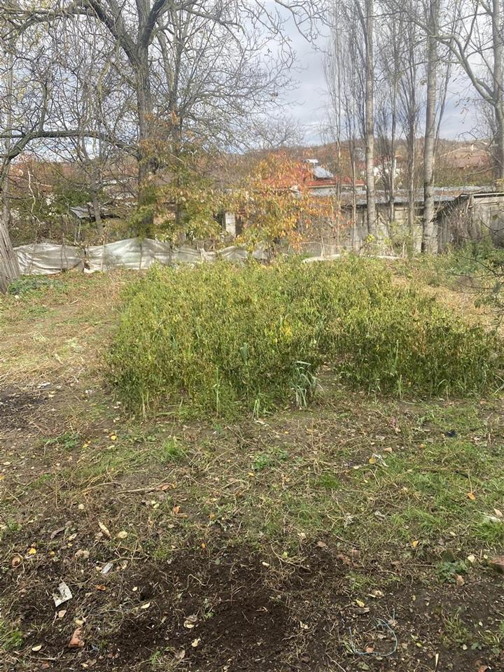 Shitet shtepi fshatin leshnice