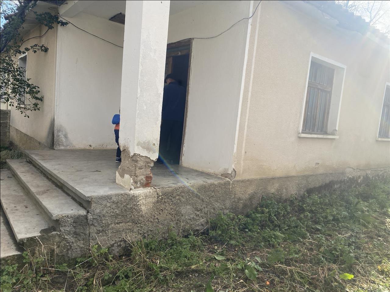 Shitet shtepi fshatin leshnice