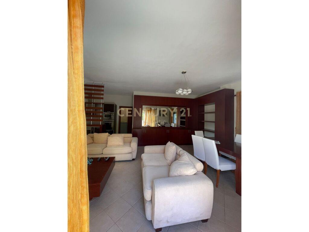 SHITET APARTAMENT 2+1+2+ VERANDE NE GOLEM !