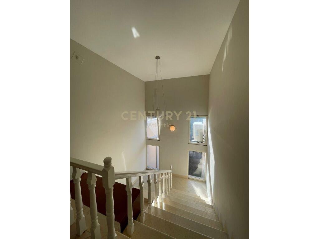 SHITET APARTAMENT 2+1+2+ VERANDE NE GOLEM !