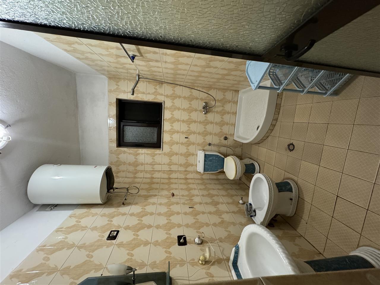 Jepet kati 1 (mbi garazhd) unzina e autotraktoreve