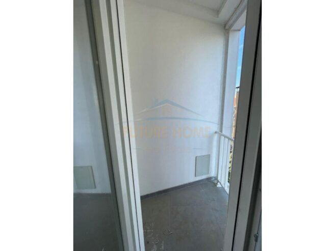 Shitet apartament 2+1+2 Rruga e Barrikadave