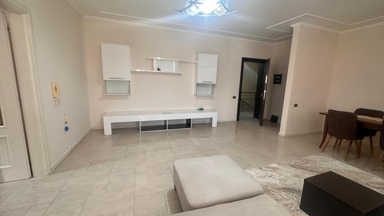 Jepet me qera apartamenti ne qender te Elbasanit