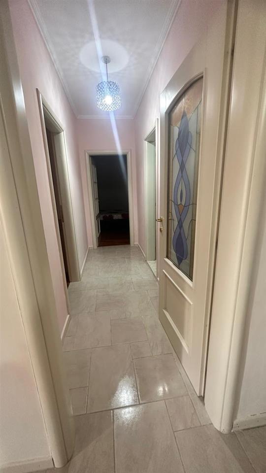 Jepet me qera apartamenti ne qender te Elbasanit