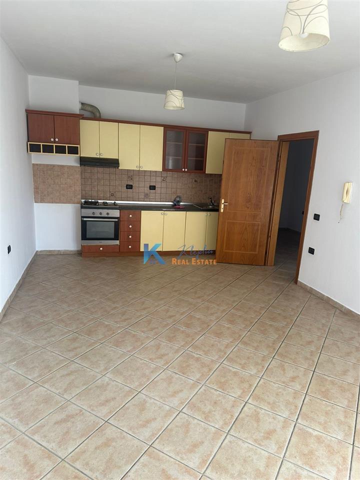 Apartament 1+1 per qira te ish Nshrak, pas Sq21