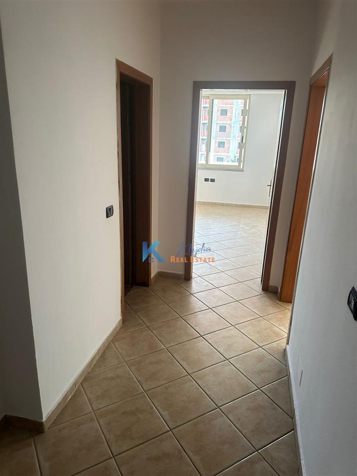 Apartament 1+1 per qira te ish Nshrak, pas Sq21