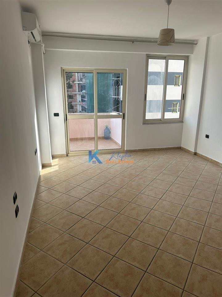 Apartament 1+1 per qira te ish Nshrak, pas Sq21
