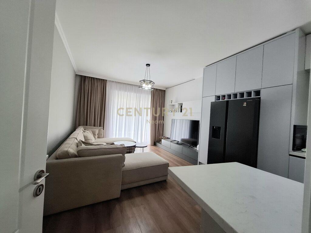 QIRA, APARTAMENT MODERN 2+1+2+POST PARKIMI NE KINOSTUDIO!