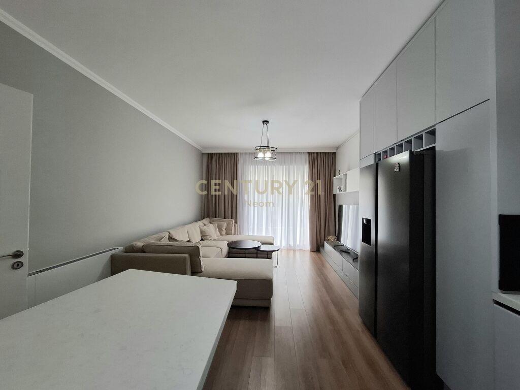 QIRA, APARTAMENT MODERN 2+1+2+POST PARKIMI NE KINOSTUDIO!