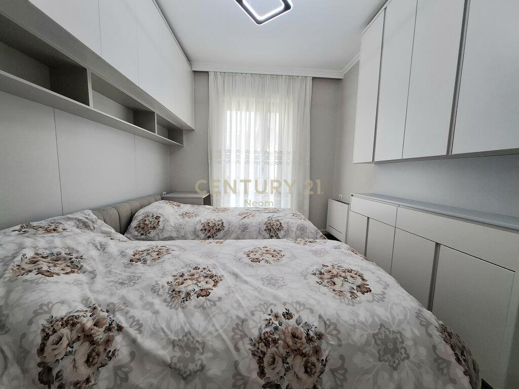 QIRA, APARTAMENT MODERN 2+1+2+POST PARKIMI NE KINOSTUDIO!