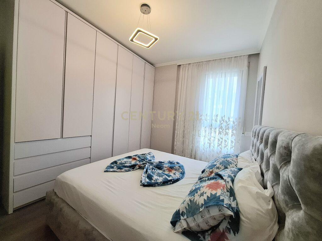 QIRA, APARTAMENT MODERN 2+1+2+POST PARKIMI NE KINOSTUDIO!