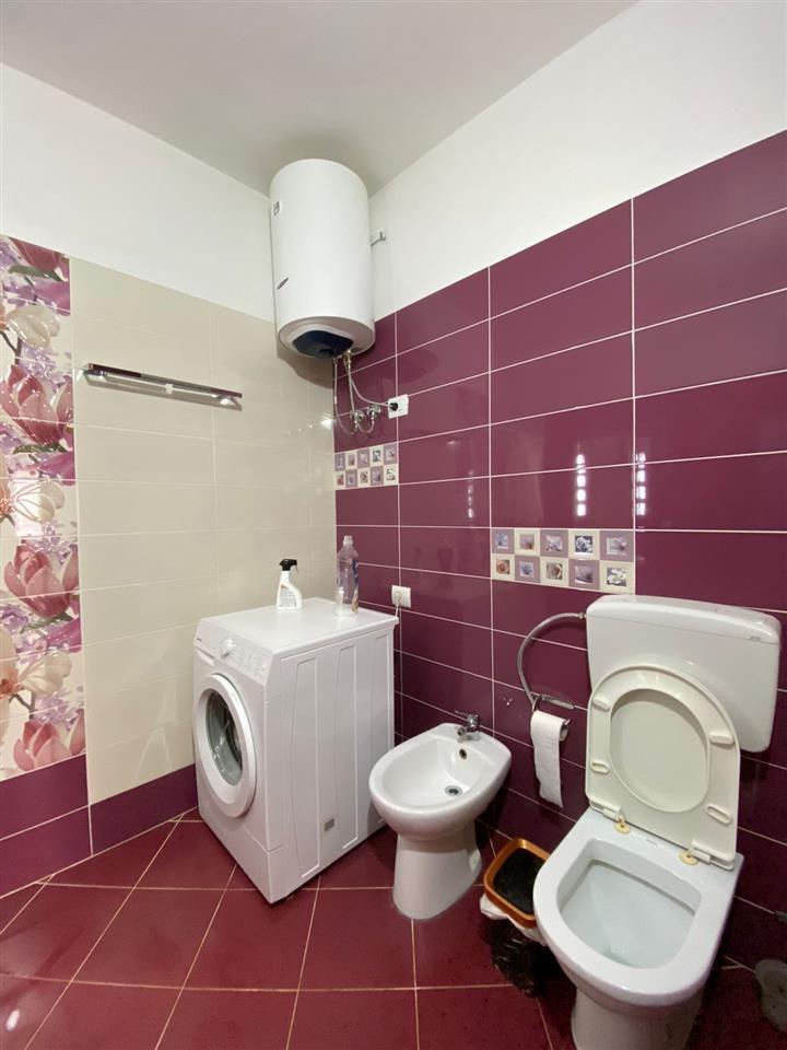 Apartament me qera ditore ose mujore (Lungio Mare)