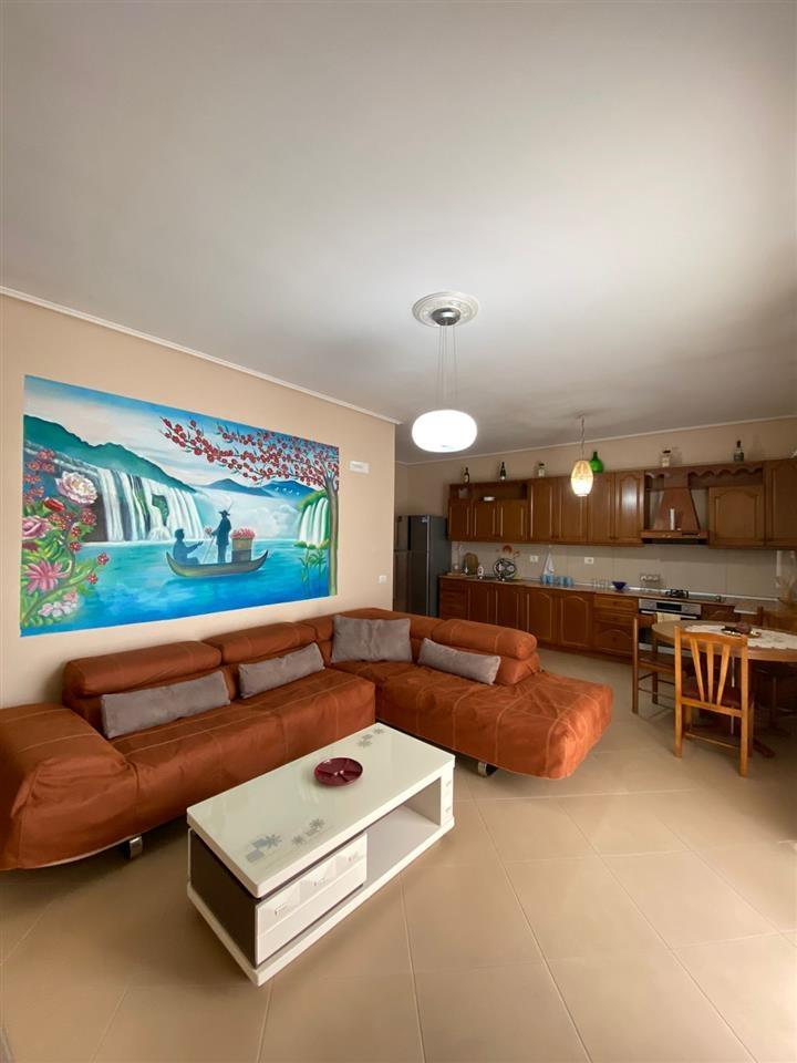 Apartament me qera ditore ose mujore (Lungio Mare)