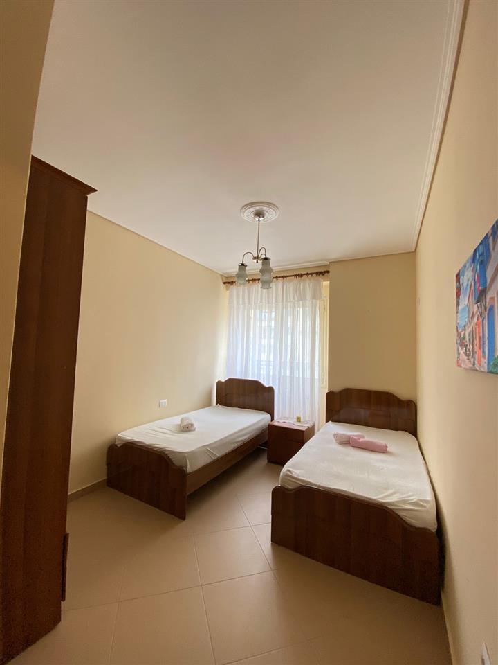 Apartament me qera ditore ose mujore (Lungio Mare)