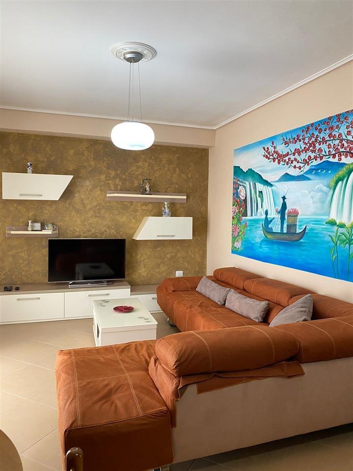 Apartament me qera ditore ose mujore (Lungio Mare)