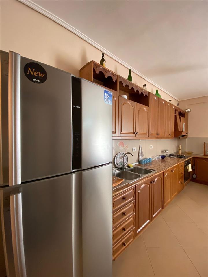 Apartament me qera ditore ose mujore (Lungio Mare)