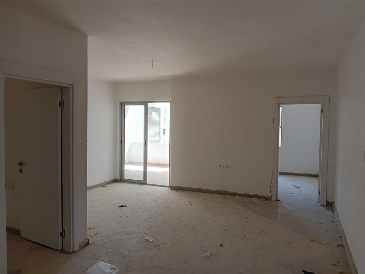 SHITET AP 2+1 PRANE STACIONIT TË TRENIT