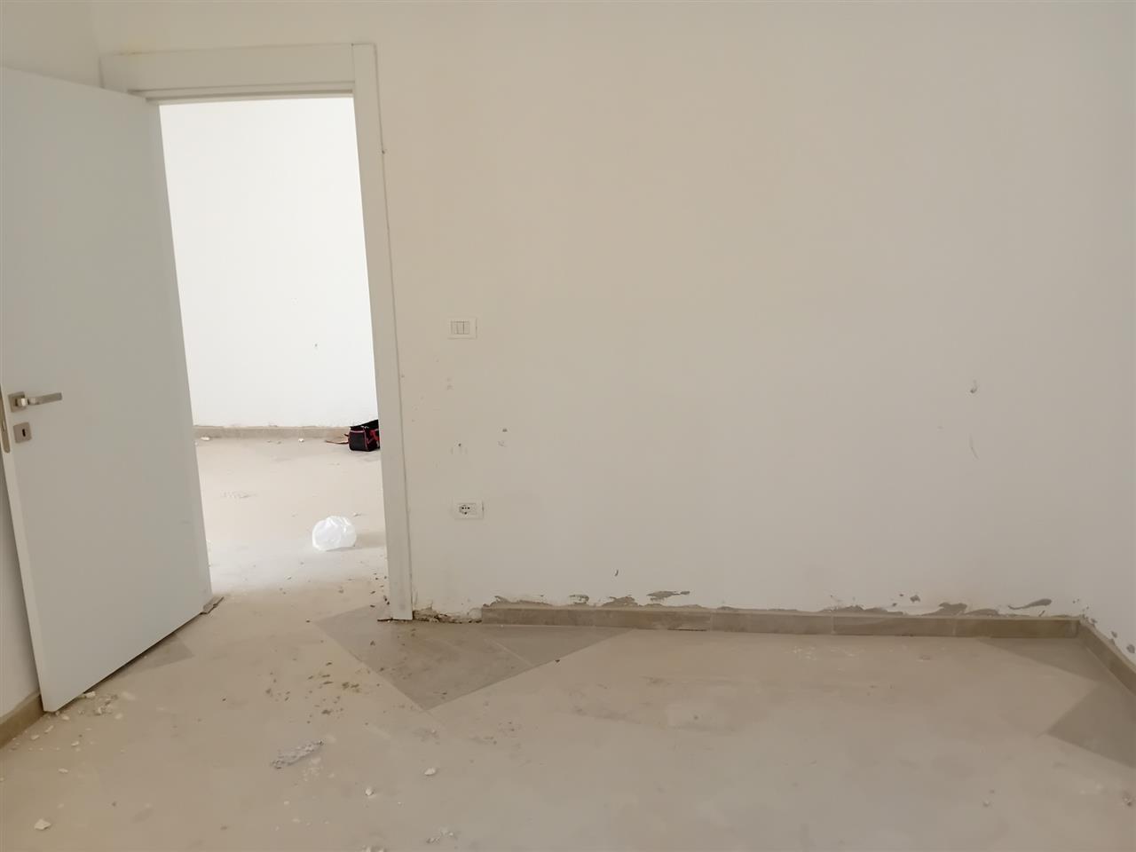 SHITET AP 2+1 PRANE STACIONIT TË TRENIT