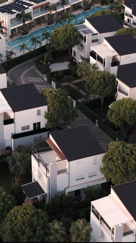 Vile per shitje tek Gjiri Lalezit