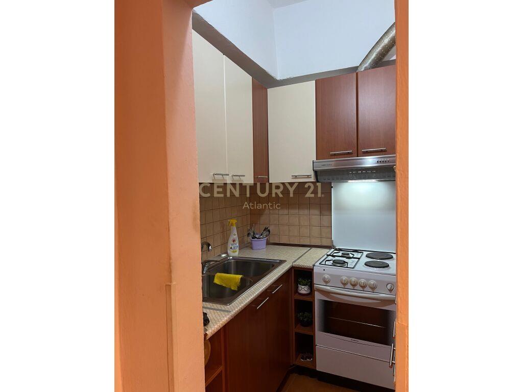 APARTAMENT 2+1 ME QIRA PRANE STACIONIT TE TRENIT NE DURRES