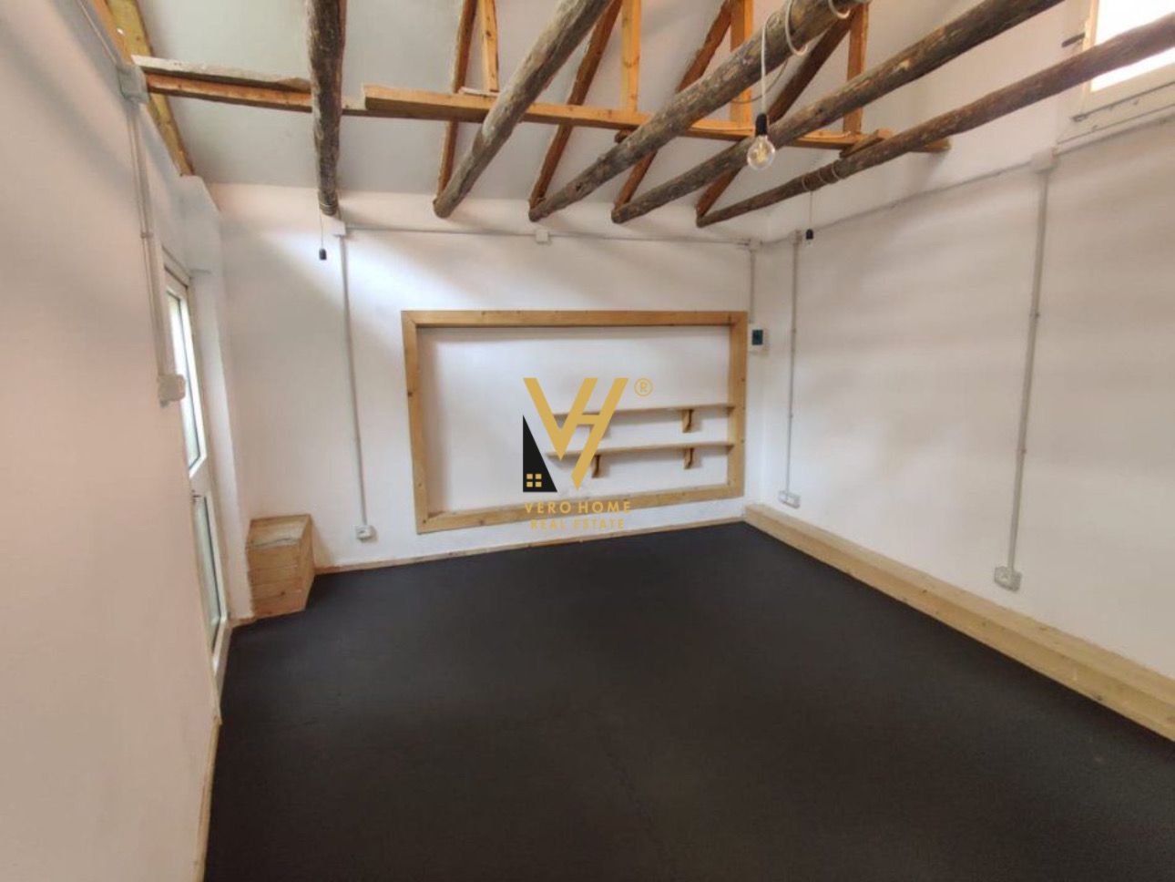 AMBIENT 16 M2 ME QERA NE QENDER 370 EURO