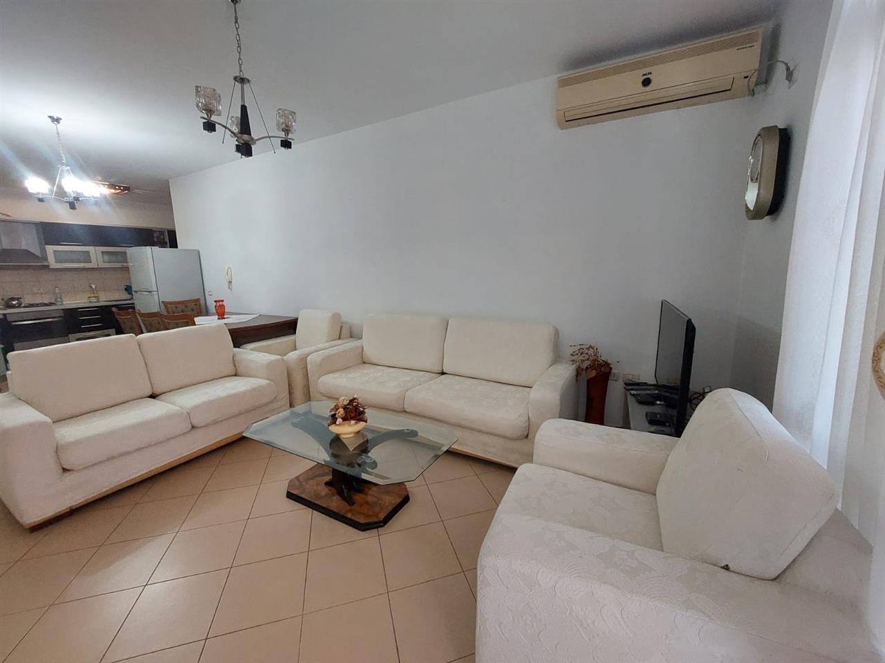 Apartament 2+1 me qera, tek Shkolla Kuqe