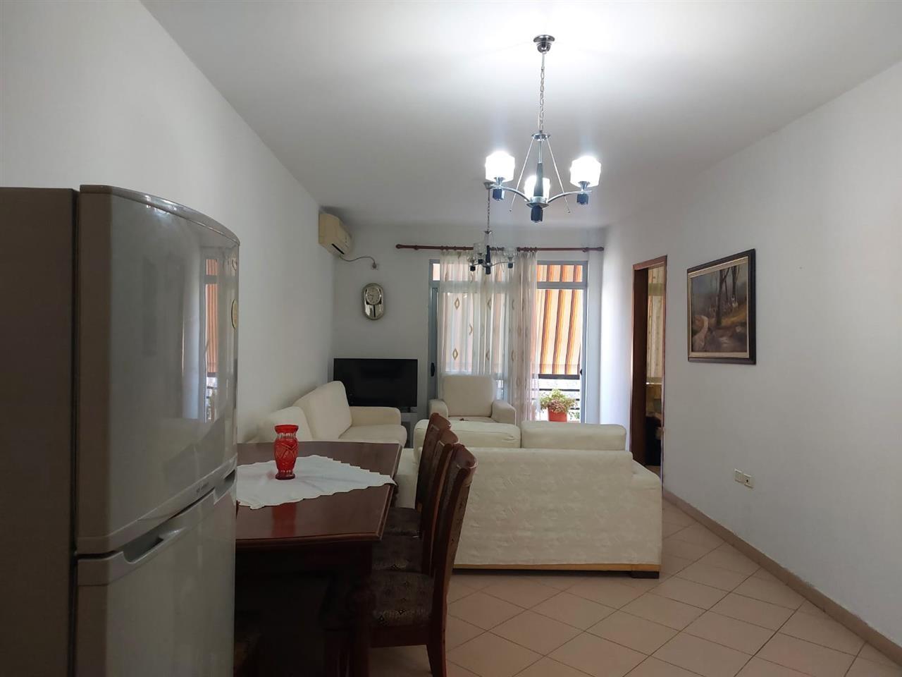 Apartament 2+1 me qera, tek Shkolla Kuqe