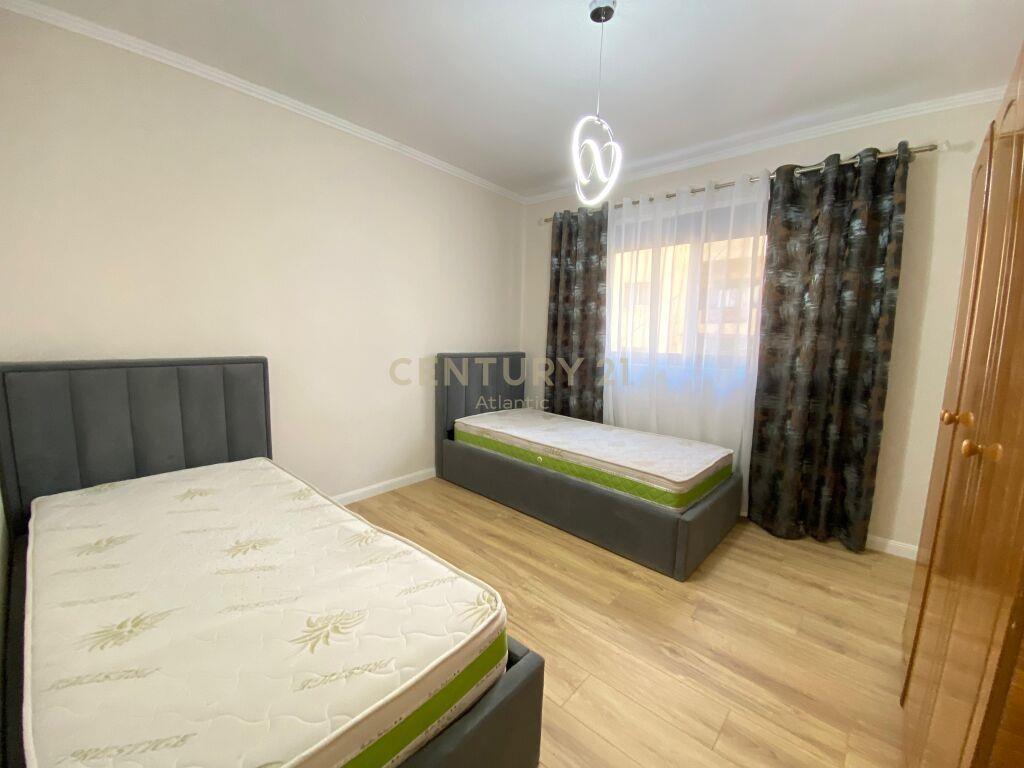 SHITET APARTAMENT 2+1 PALLATI PERBALLE DREJTORISE SE POLICIS
