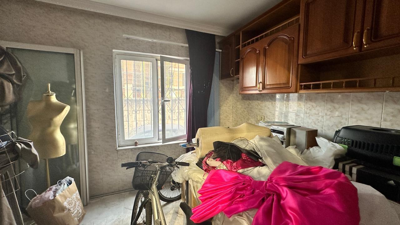 JEPET ME QIRA APARTAMENT 2+1 NE LAPRAKE PER BANIM/ZYRA + POS