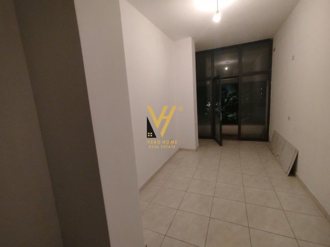 ZYRE 30 M2 ME QERA TE BULEVARDI MIGJENI 400 EURO