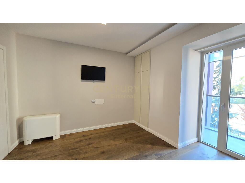 Jepet me qira Apartament 2+1+2 1,800 € ENT103752