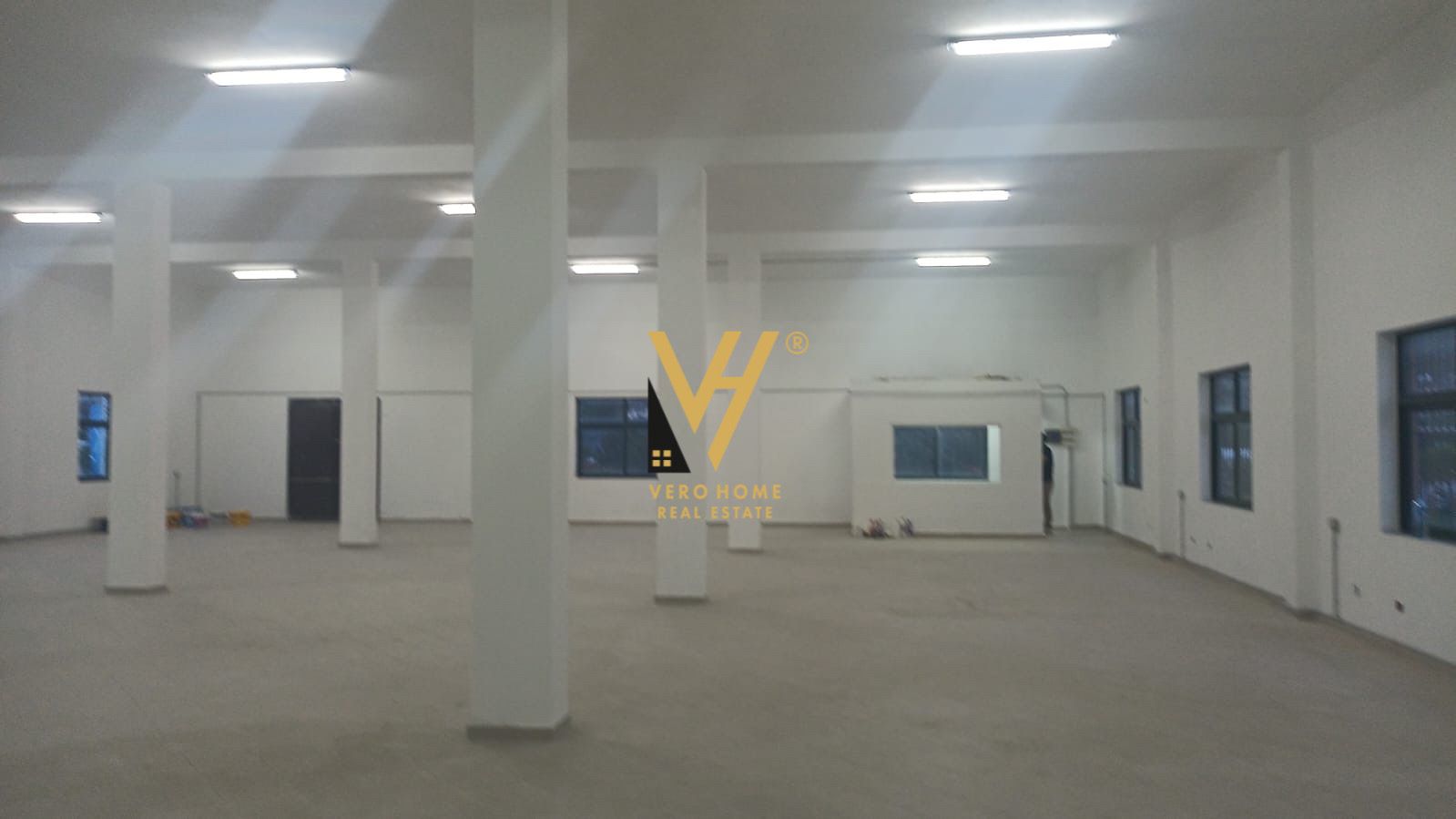 MAGAZINE 1500 M2 TE AUTO TR-DR 6.000 EURO