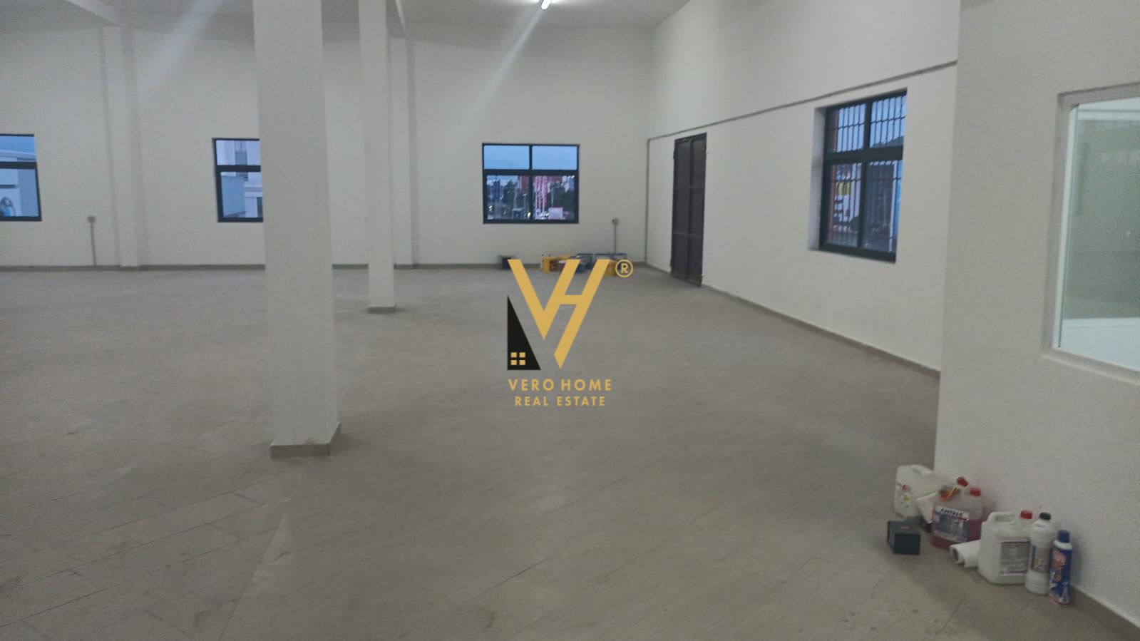 MAGAZINE 1500 M2 TE AUTO TR-DR 6.000 EURO