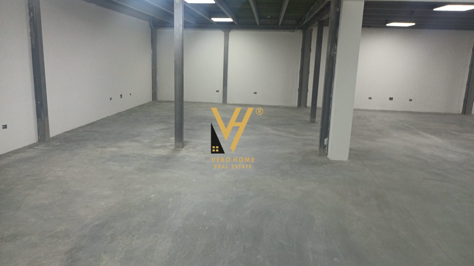 MAGAZINE 1500 M2 TE AUTO TR-DR 6.000 EURO