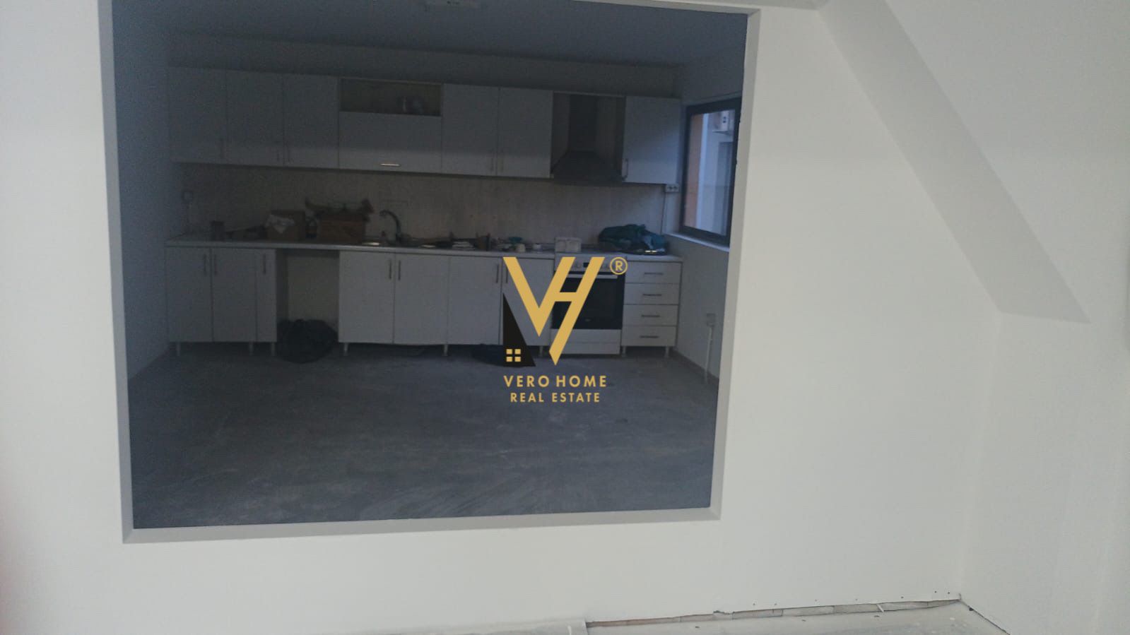 MAGAZINE 1500 M2 TE AUTO TR-DR 6.000 EURO