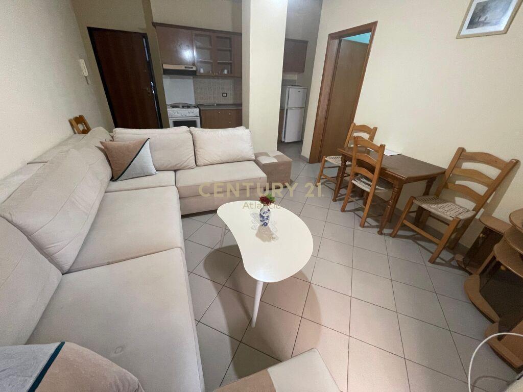 JEPET APARTAMENT ME QERA 1+1 NE PLAZH! 250 €