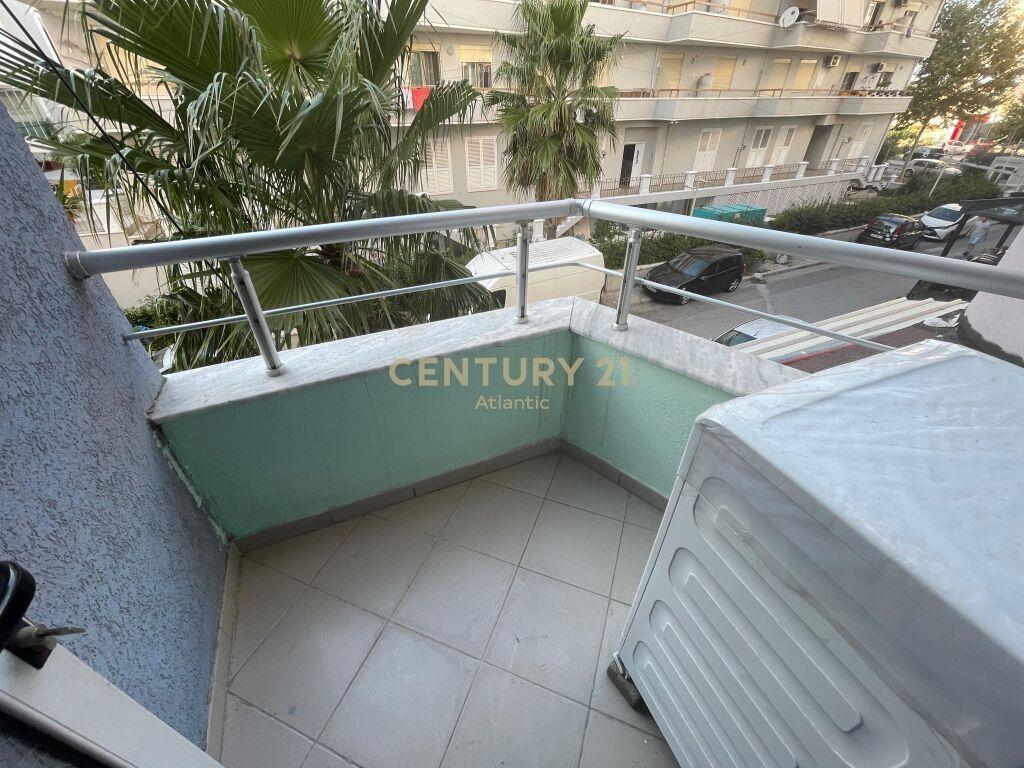 JEPET APARTAMENT ME QERA 1+1 NE PLAZH! 250 €